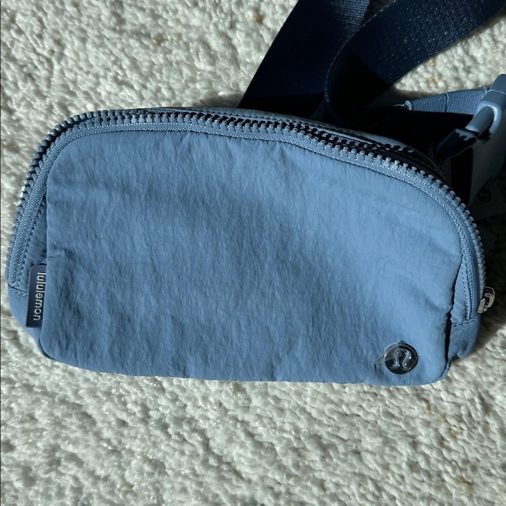 New with tags lululemon athletica Everywhere Belt Bag